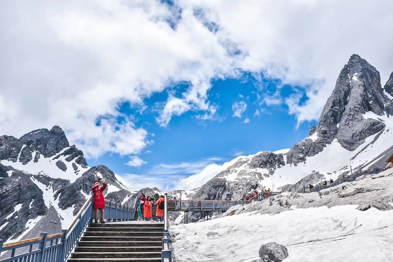 令人震撼的玉龍雪山旅游風(fēng)景區(qū)，風(fēng)景迤邐，美妙絕倫，讓人心之向往！