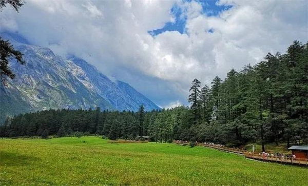 麗江徒步路線推薦：玉龍雪山徒步攻略，麗江戶外團(tuán)建的最佳選擇