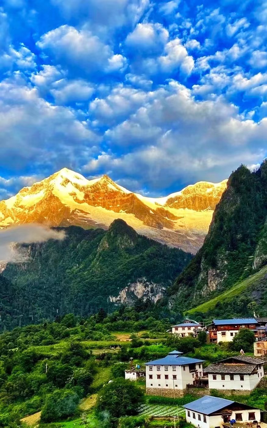 跟著麗江小編一起游云南：走進(jìn)雨崩，徒步探尋云南深藏的絕美天堂！